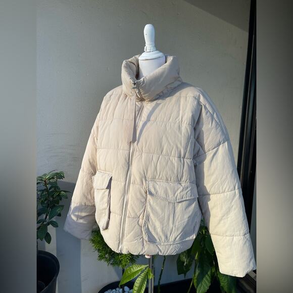 ☘️ Sinsay Short Puffer Jacket with Zip Collar and Patch Pockets in Cream Color - Picture 14 of 14